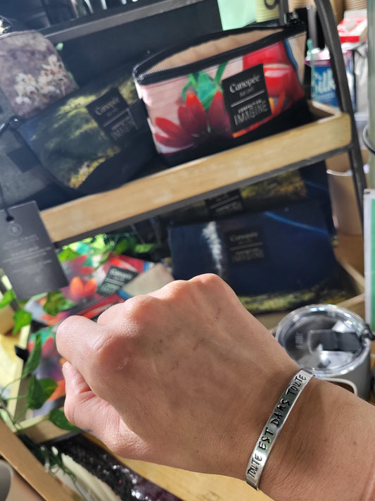 Bracelet "toute est dans toute"